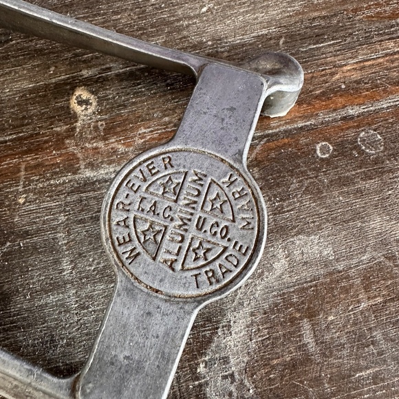 Vtg Juicer Large, Aluminum - Picture 4 of 4